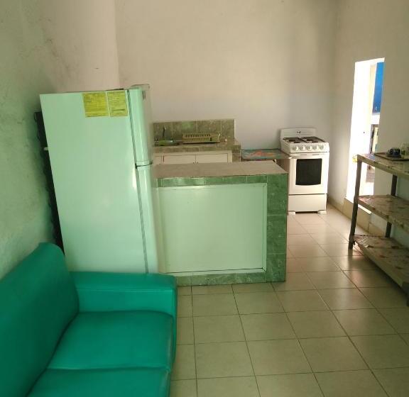 بنسيون Habitaciones Amuebladas. Poliforum/centro