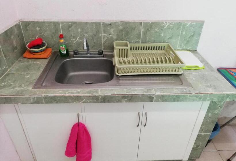 بنسيون Habitaciones Amuebladas. Poliforum/centro