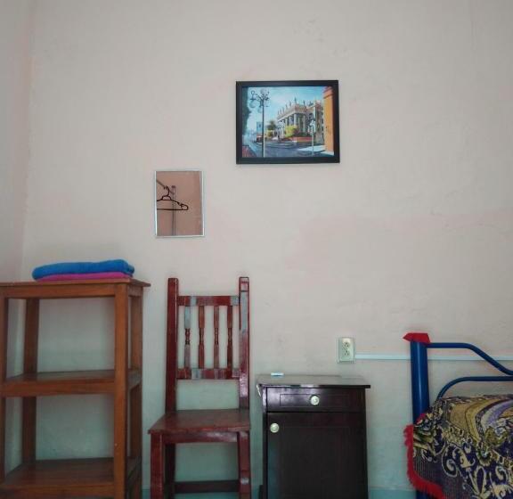 بنسيون Habitaciones Amuebladas. Poliforum/centro