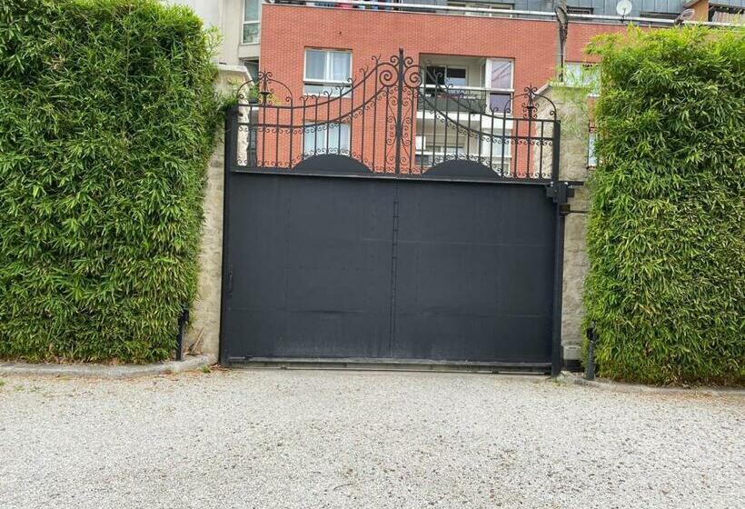 بنسيون Villa Raspail