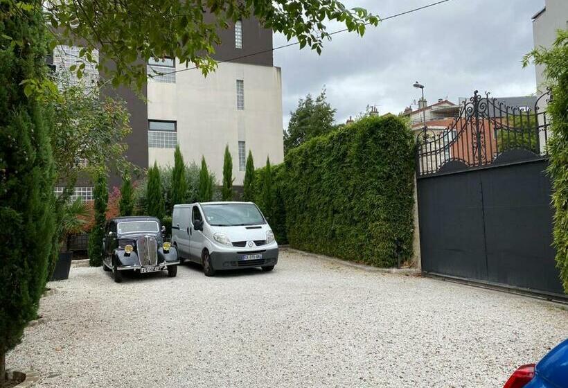 بنسيون Villa Raspail