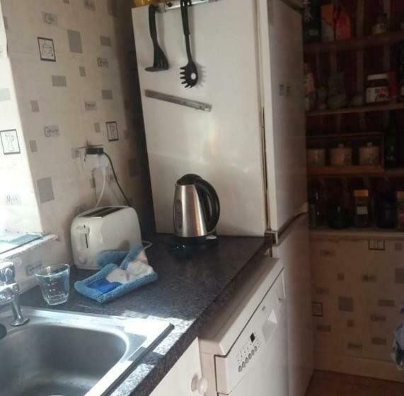 פנסיון Castletownmoor Clinic & Permaculture Farm