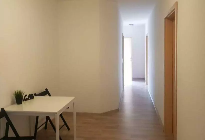 Retkeilymaja Niederdreisbacher Hütte   Moderne Doppelzimmer   Einzelbetten