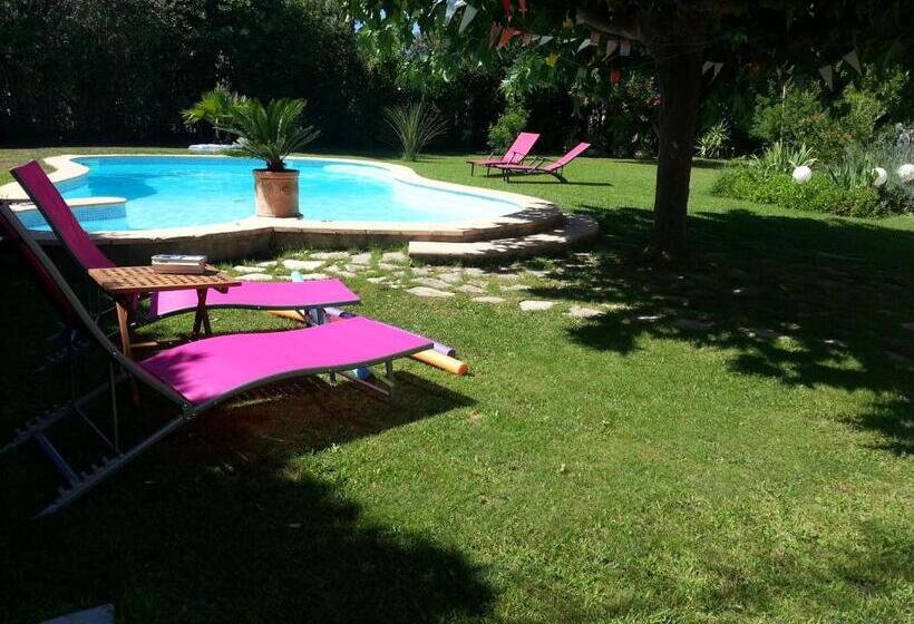 مبيت وإفطار Sous Le Mûrier