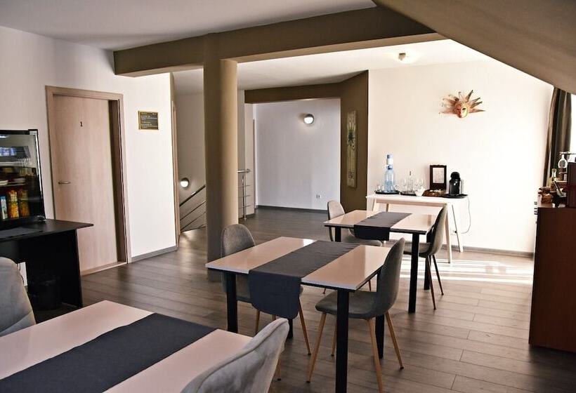 مبيت وإفطار Greenwood Residence