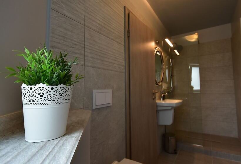 مبيت وإفطار Greenwood Residence