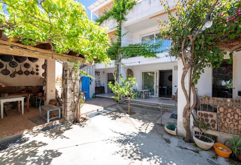 مبيت وإفطار Lughia