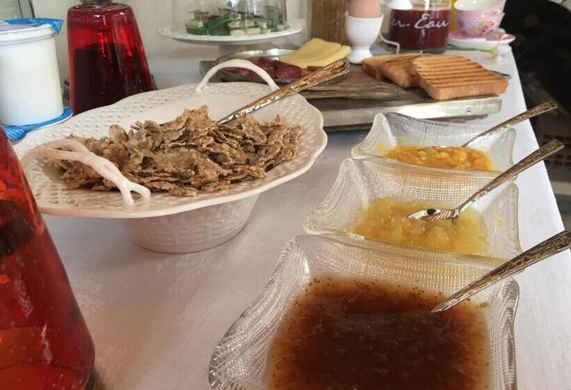 مبيت وإفطار Lughia