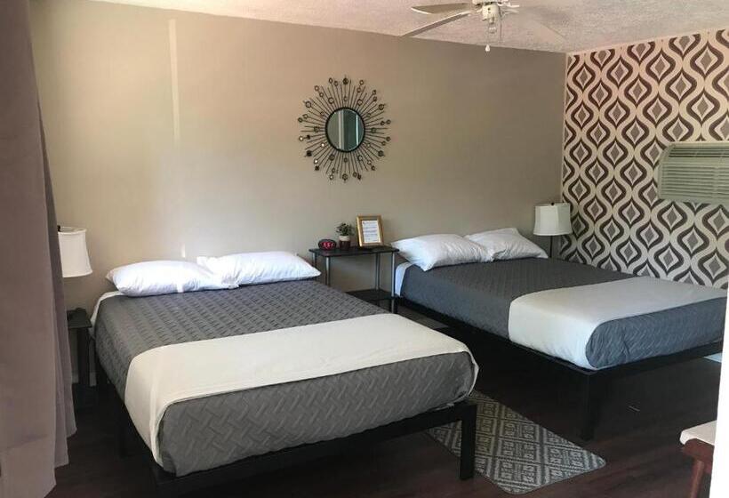 הוסטל Nightshade Inn & Gardens