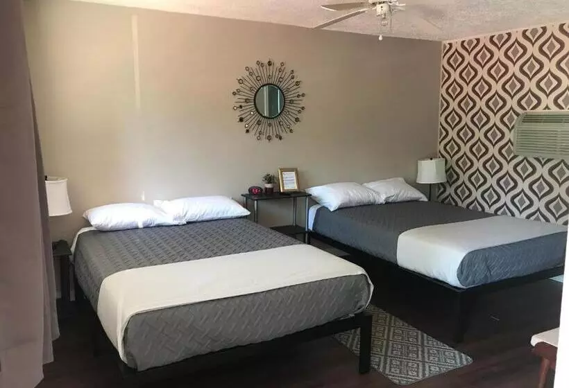 Retkeilymaja Nightshade Inn & Gardens