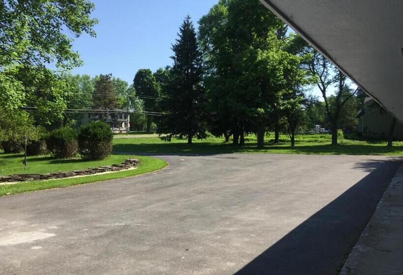 הוסטל Nightshade Inn & Gardens