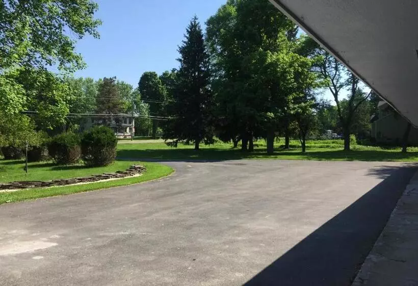 Retkeilymaja Nightshade Inn & Gardens