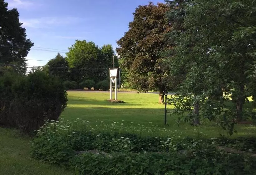 Retkeilymaja Nightshade Inn & Gardens