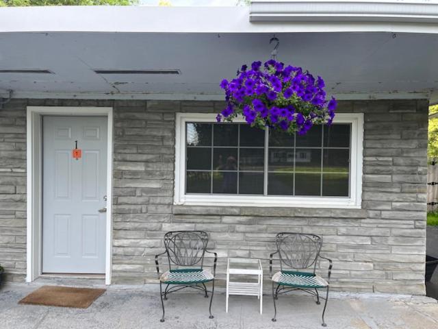 הוסטל Nightshade Inn & Gardens