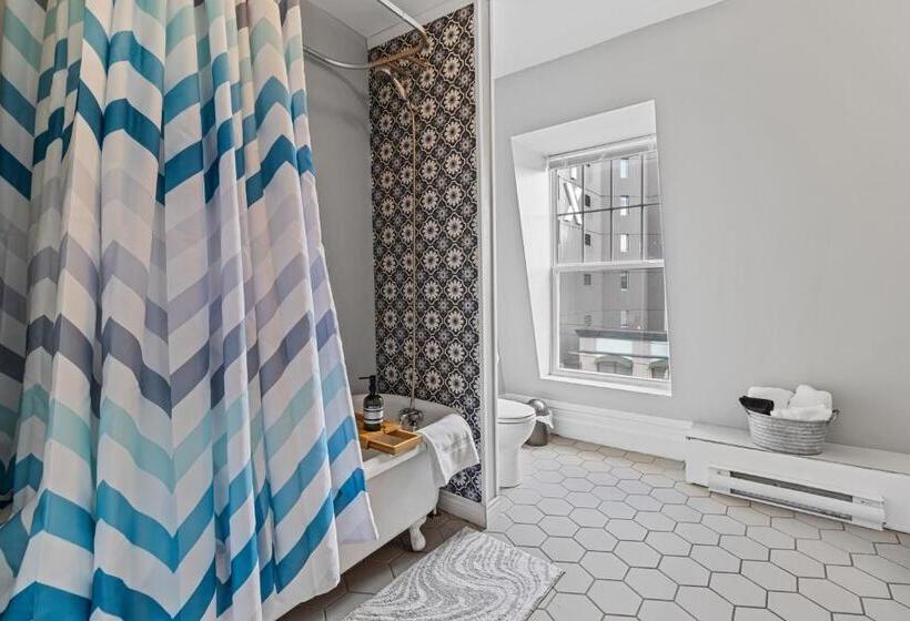 پانسیون Mckay Manor On Duckworth