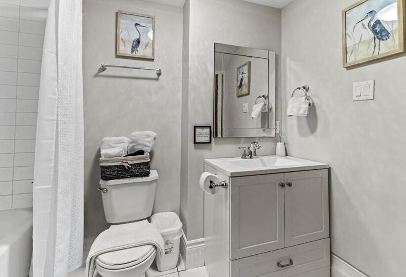 پانسیون Mckay Manor On Duckworth