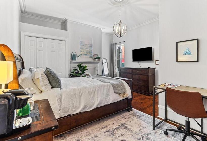 پانسیون Mckay Manor On Duckworth