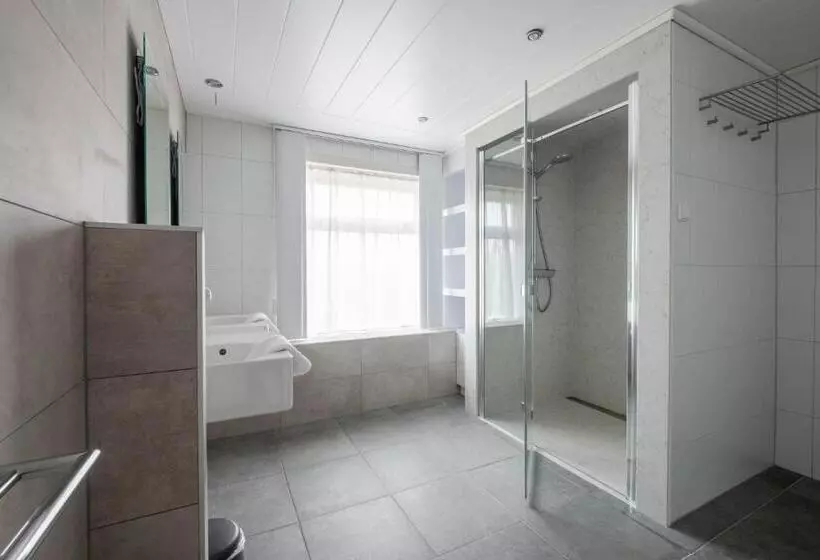 B&b Binisa