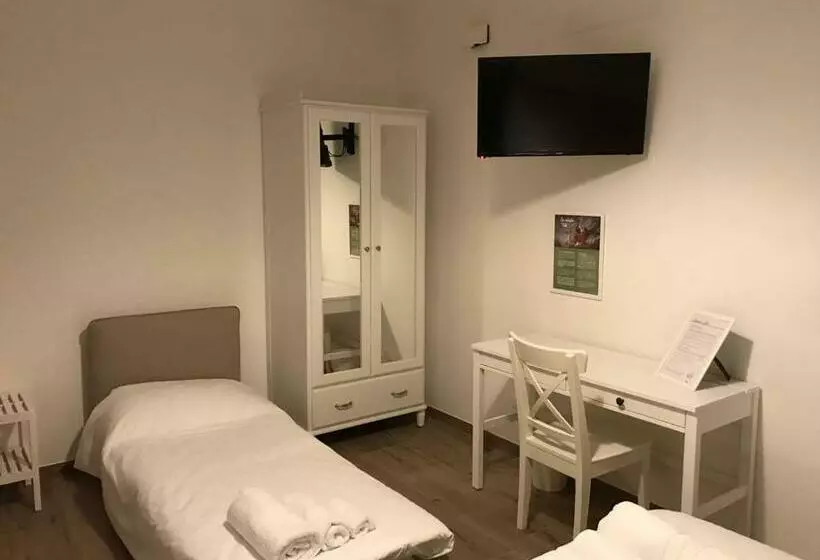 Aamiaismajoitus (B&B) Villa Lò