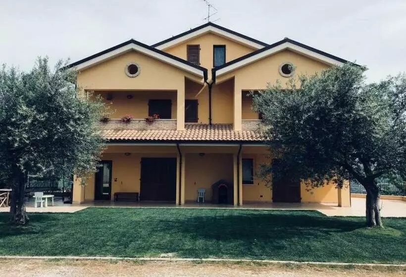 Aamiaismajoitus (B&B) Villa Lò