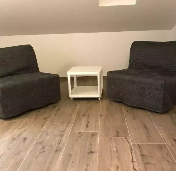 Aamiaismajoitus (B&B) Villa Lò