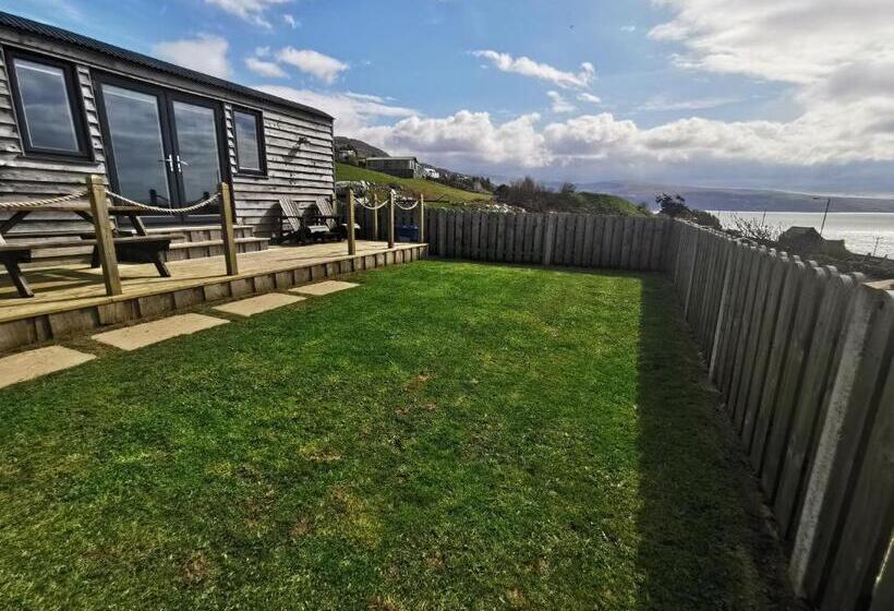 Hotell Allibella Shepherds Hut, Amazing Seaview, Private Garden, Pet Friendly