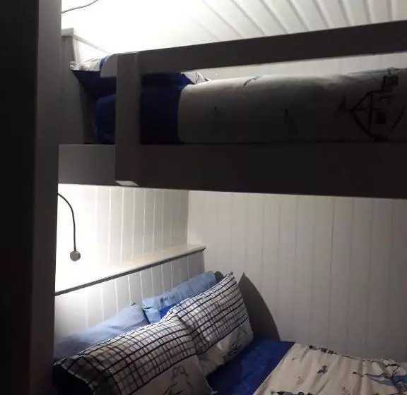 Hotelli Allibella Shepherds Hut, Amazing Seaview, Private Garden, Pet Friendly
