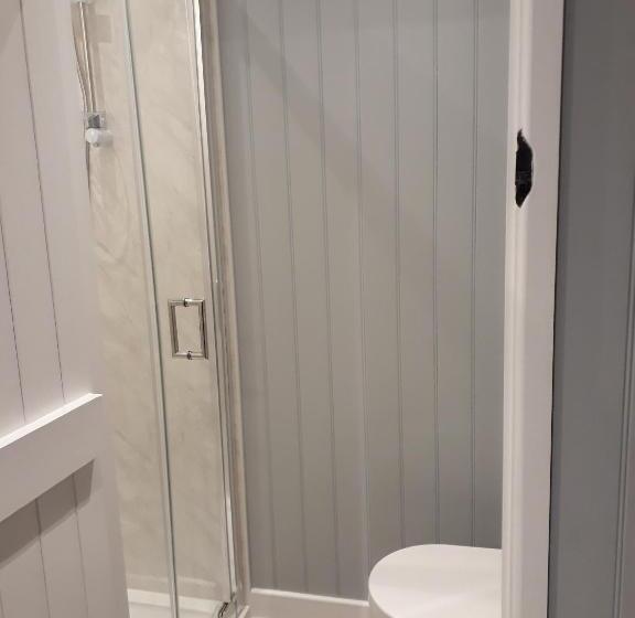 Hotell Allibella Shepherds Hut, Amazing Seaview, Private Garden, Pet Friendly