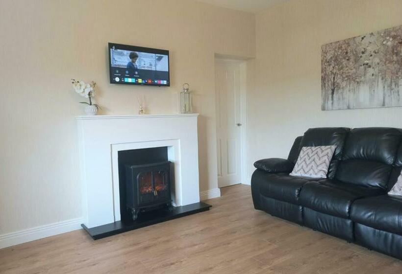 בית מלון כפרי Holly Cottage Mayobridge