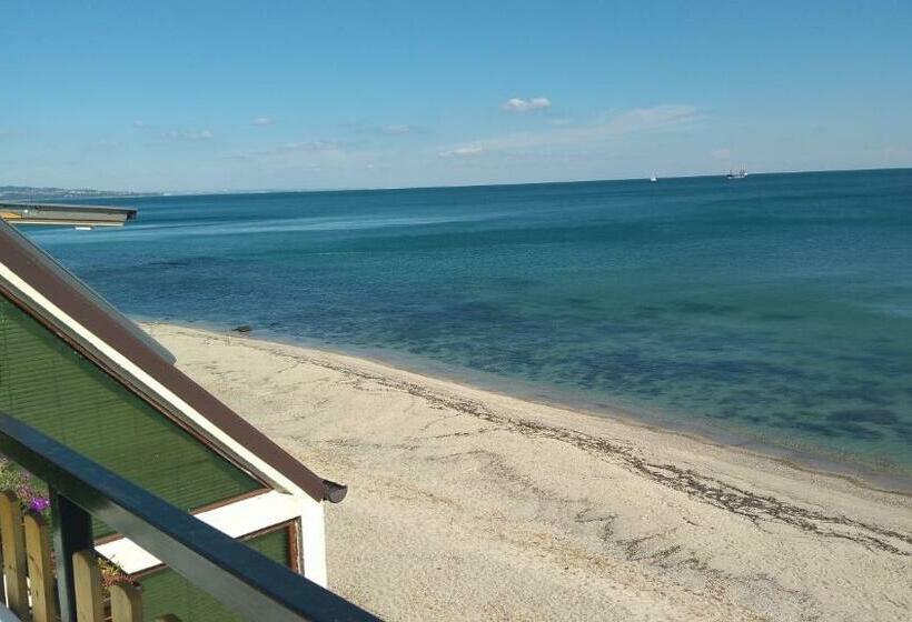 ペンション Hemingway Rooms In Happy Beach