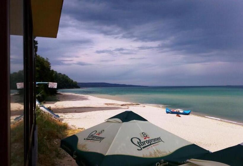 ペンション Hemingway Rooms In Happy Beach