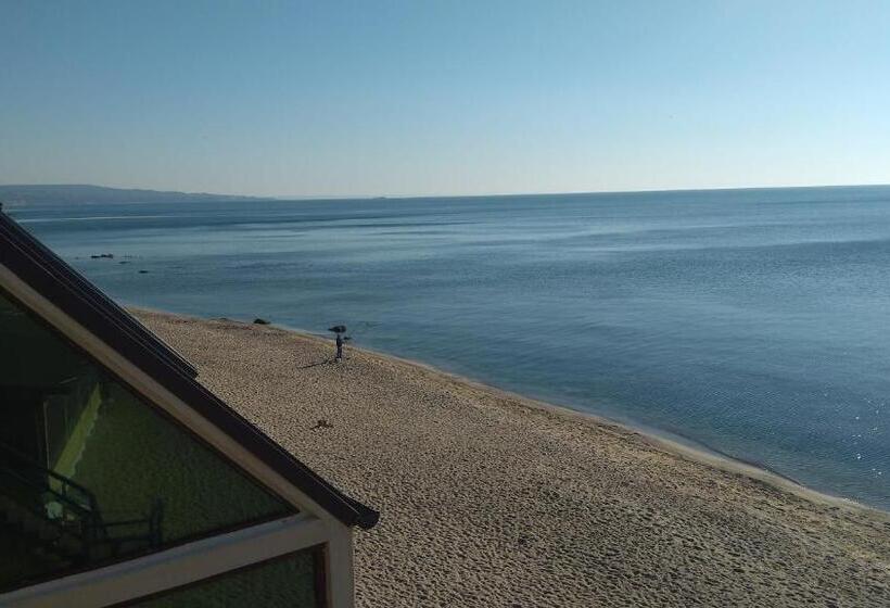 ペンション Hemingway Rooms In Happy Beach