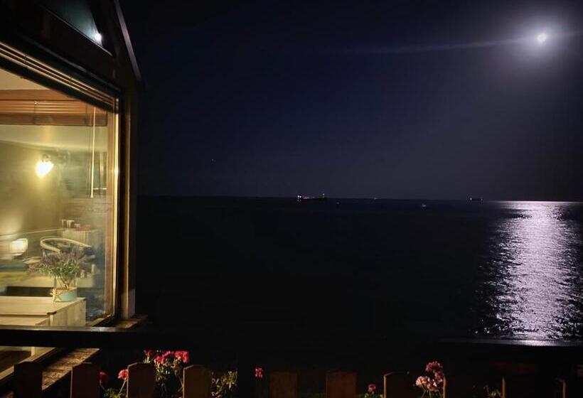 ペンション Hemingway Rooms In Happy Beach