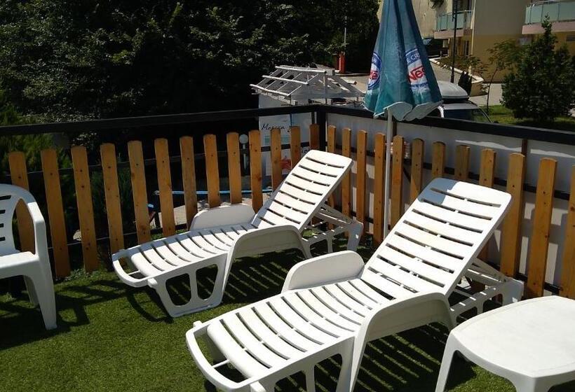 ペンション Hemingway Rooms In Happy Beach