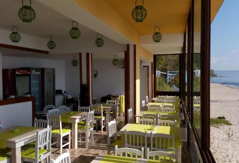 ペンション Hemingway Rooms In Happy Beach