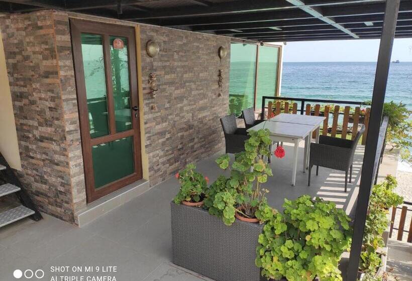 ペンション Hemingway Rooms In Happy Beach