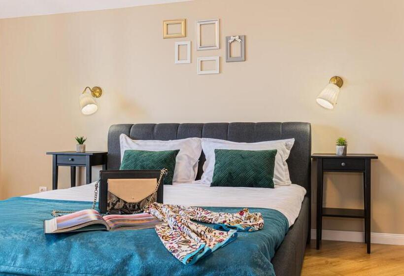 پانسیون Orchard Villa