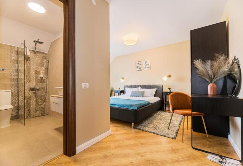 پانسیون Orchard Villa