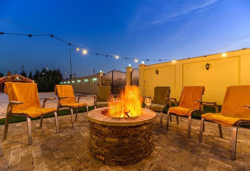 پانسیون Orchard Villa