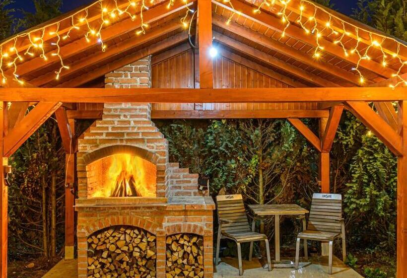 پانسیون Orchard Villa