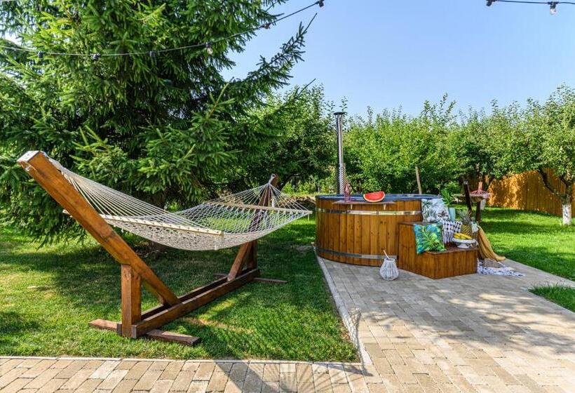 پانسیون Orchard Villa