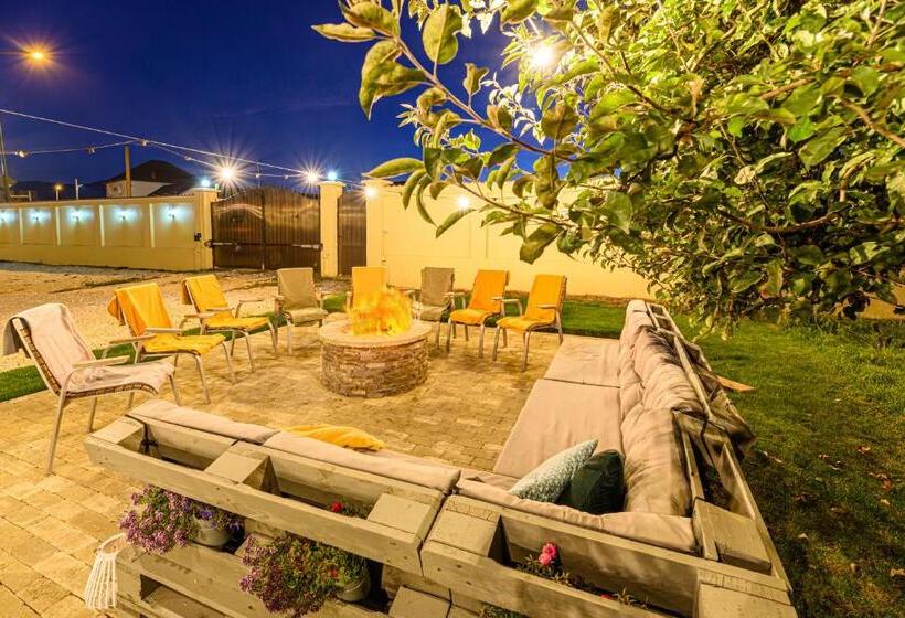 پانسیون Orchard Villa