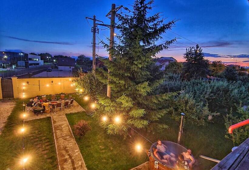 پانسیون Orchard Villa