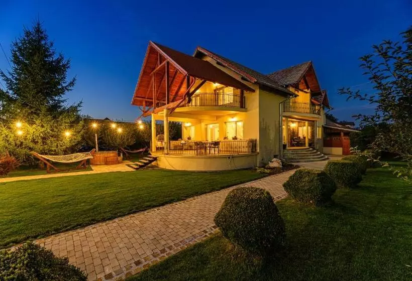 ペンション Orchard Villa
