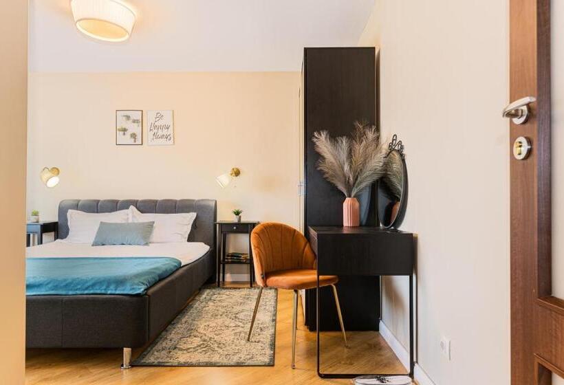 پانسیون Orchard Villa