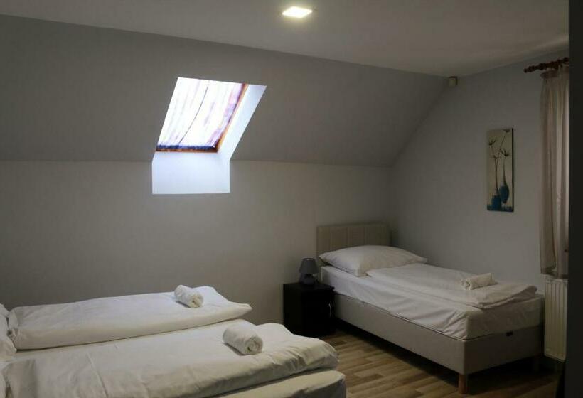 פנסיון Sörpatika Vendégház