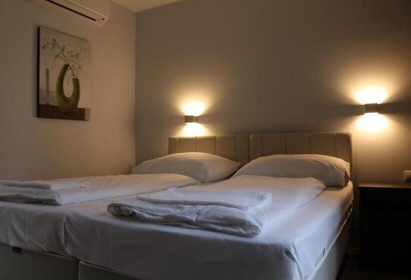 פנסיון Sörpatika Vendégház