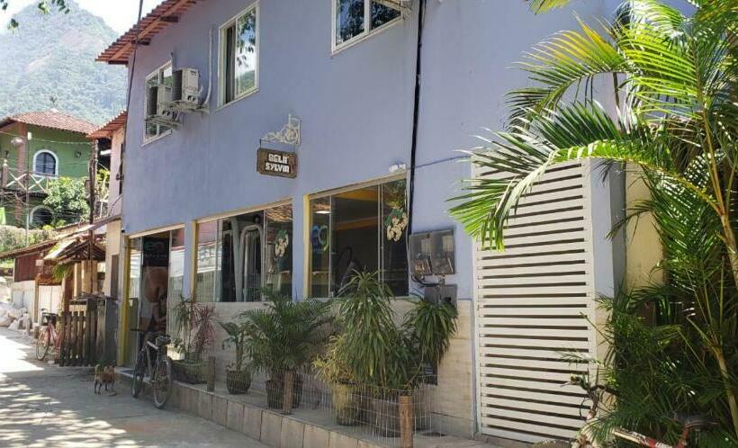 هاستل Bela Sylvia Suites