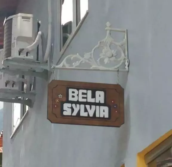 هاستل Bela Sylvia Suites