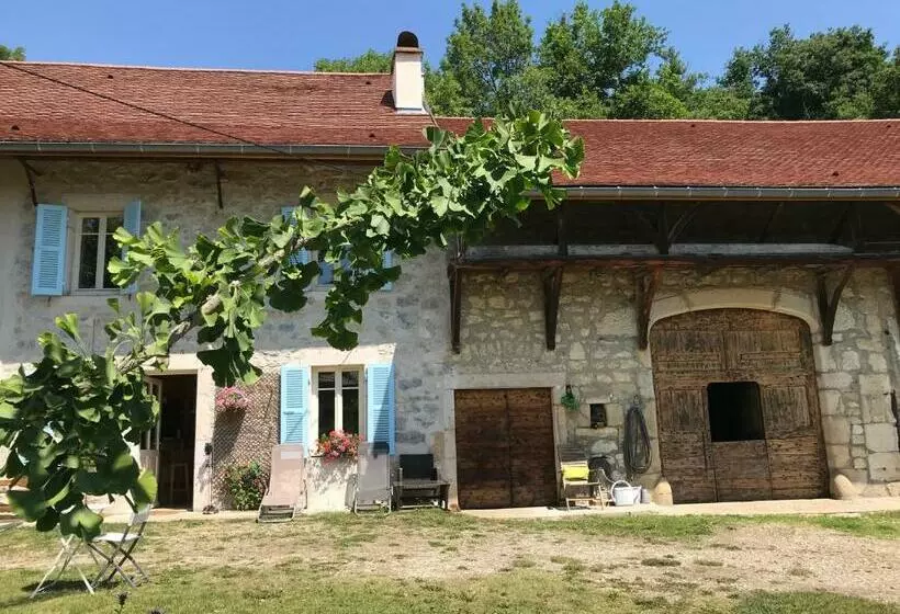 Aamiaismajoitus (B&B) Chambres D Hôtes Des Deux Lacs